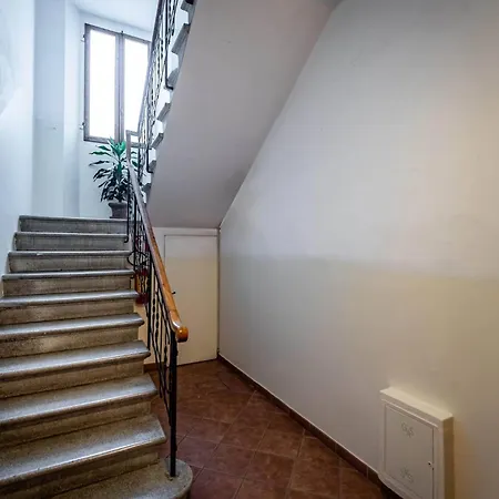 Daire Yd Aleardi Luminous And Comfy Floransa